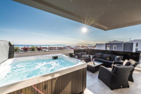 Villa Magnifica Penthouse with Jacuzzi